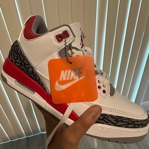 AIR JORDAN 3 Retro ‘Cardinal Red’